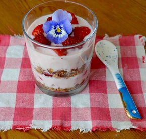 Raspberry granola parfait