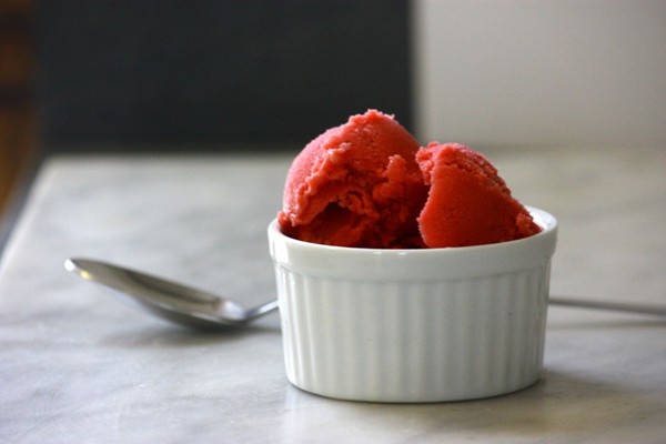 Raspberry honey frozen yogurt