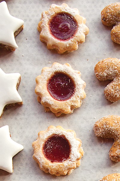 Raspberry jam sandwich cookies (Spitzbuben)