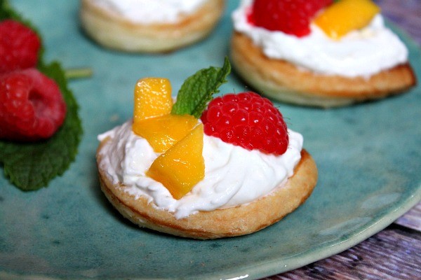 Raspberry-mango dessert bruschetta