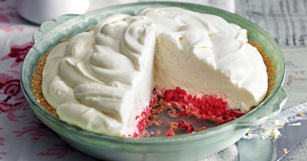 Raspberry marshmallow cheesecake