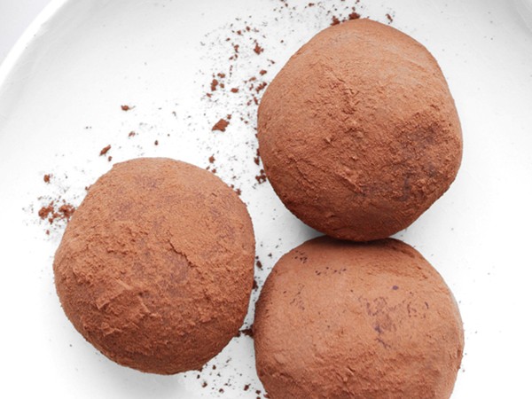Raspberry-peanut butter chocolate truffles with cocoa powder