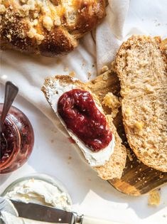Raspberry preserves with rose petals (Konfitura malinowa z płatkami różanymi)