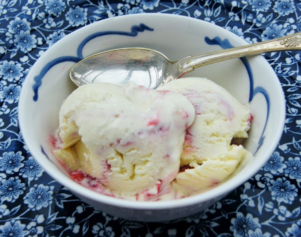 Raspberry ripple & white chocolate ice cream (no churn)