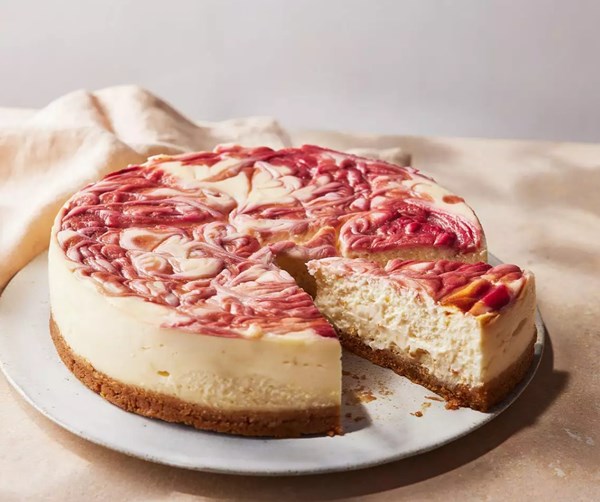 Raspberry ripple cheesecake