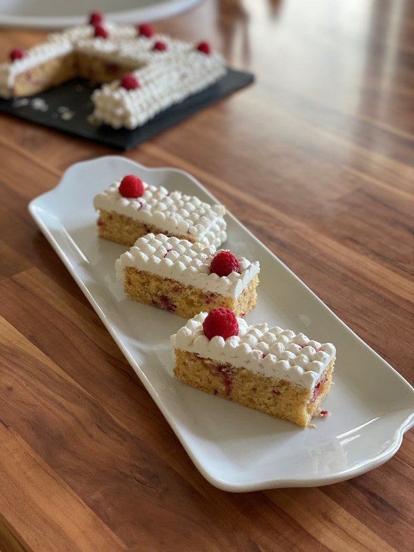 Raspberry ripple slice