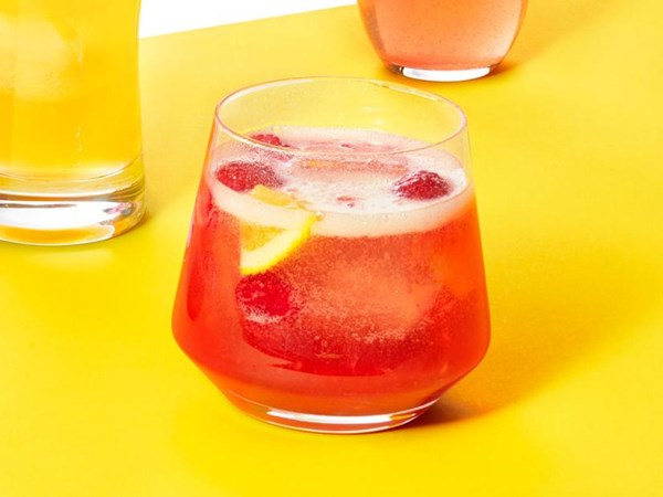 Raspberry-rum lemonade