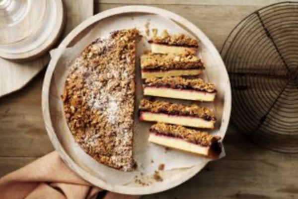 Raspberry, rye and oat crumble slice