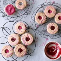 Raspberry shortbread biscuits