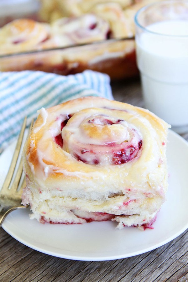 Raspberry sweet rolls