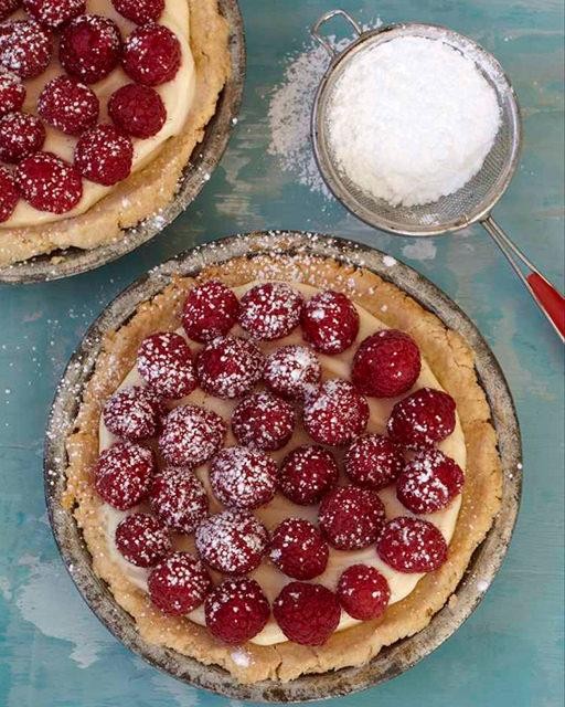 Raspberry tarts with mascarpone cream