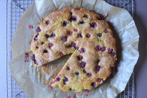 Raspberry yogurt cake (Gâteau au yaourt à la framboise)