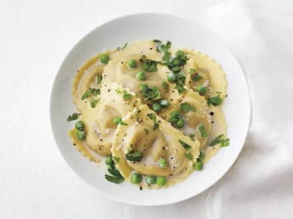 Ravioli Alfredo with peas