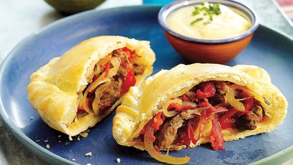Ravioli-shaped pies with stir-fried beef, onions, and peppers (Empanadas de lomo saltado)
