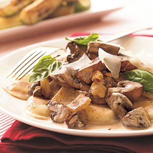 Ravioli with sun-dried tomato cream sauce
