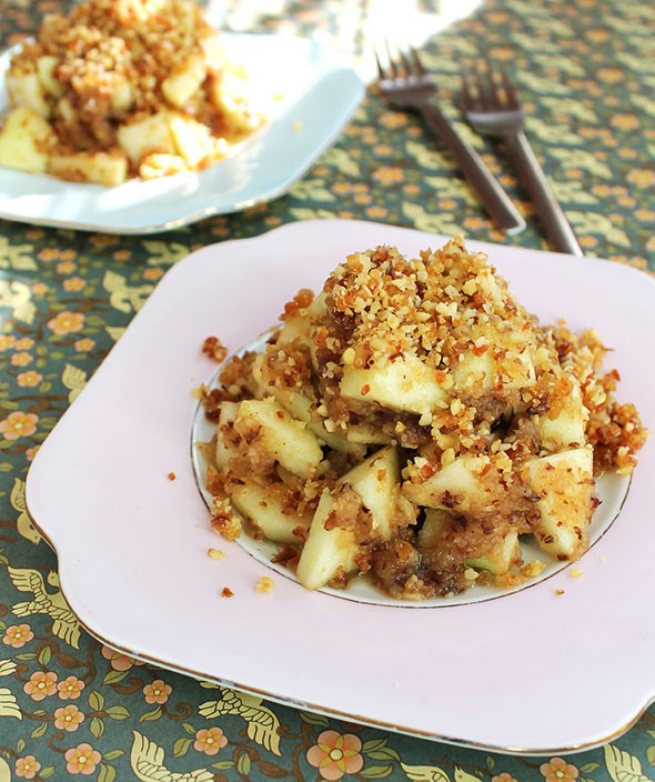 Raw apple crumble