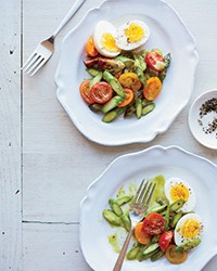 Raw asparagus salad with tomatoes and hard-boiled eggs