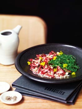 Raw beef with buttermilk and horseradish dressing