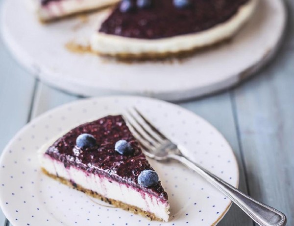 Raw blueberry & macadamia cheesecake