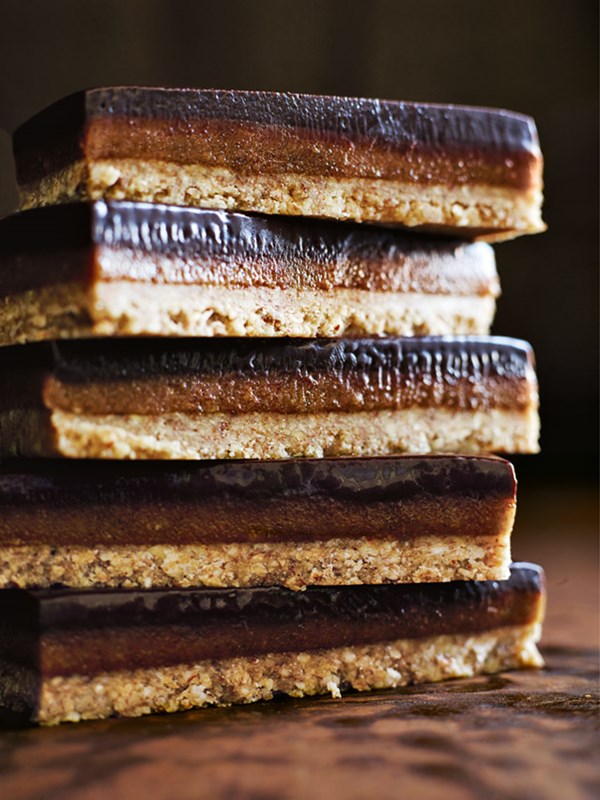Raw caramel slice
