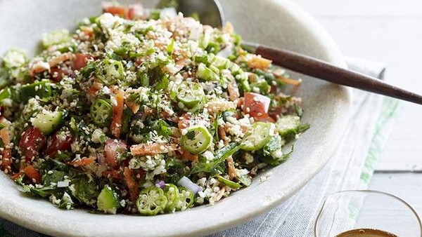 Raw cauliflower tabbouleh