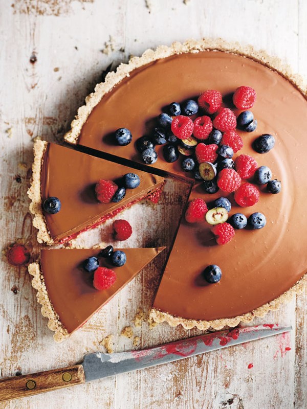 Raw choc-hazelnut raspberry tart