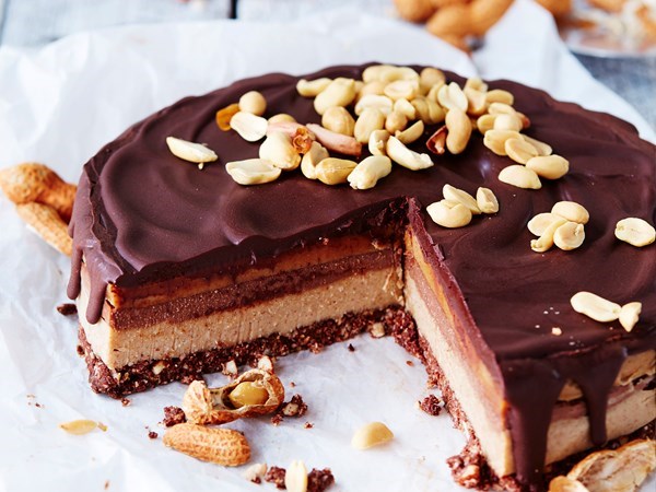 Raw choc-peanut cake