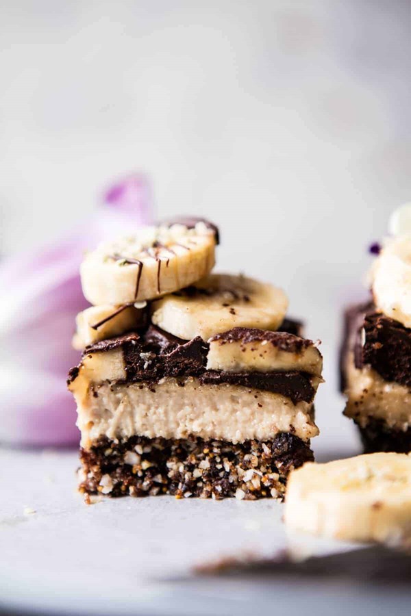 Raw chocolate banana cashew cream pie bars