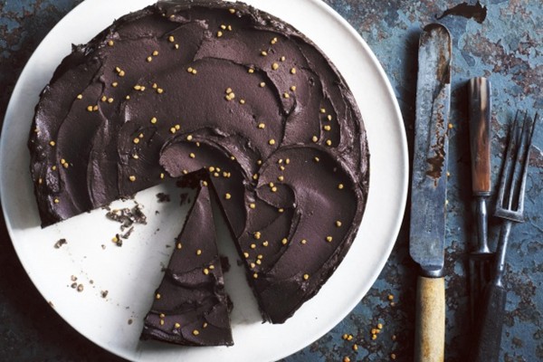 Raw chocolate cake