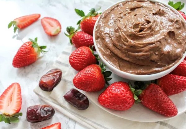 Raw chocolate-caramel dip