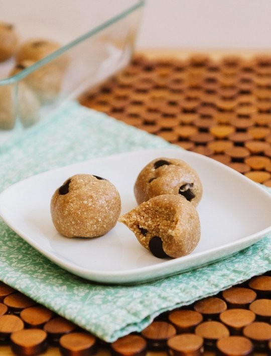Raw chocolate chip cookie dough bites