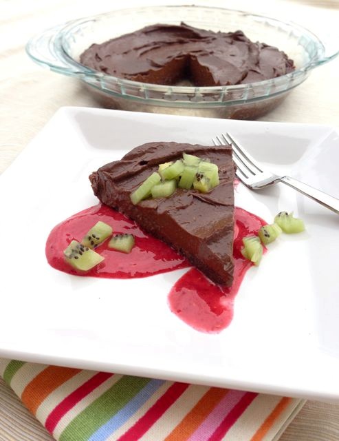 Raw chocolate dream mousse pie