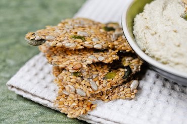 Raw flaxseed crackers