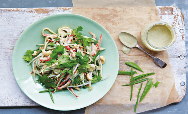 Raw green curry with courgette 'noodles'