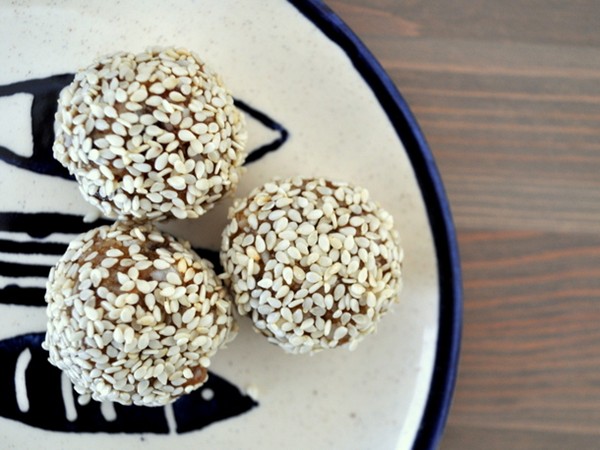 Raw honey date sesame balls