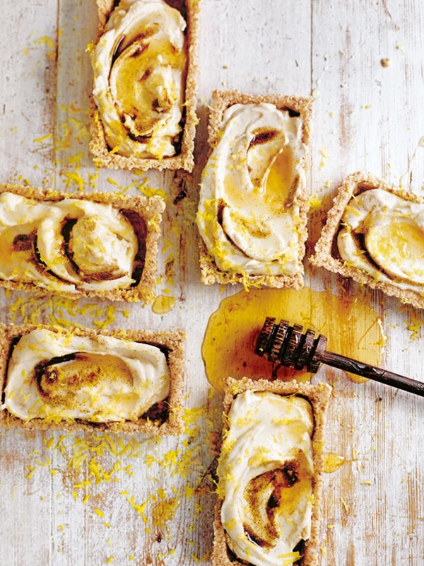 Raw lemon tarts