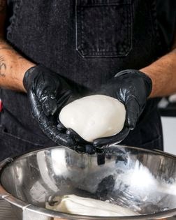 Raw milk mozzarella