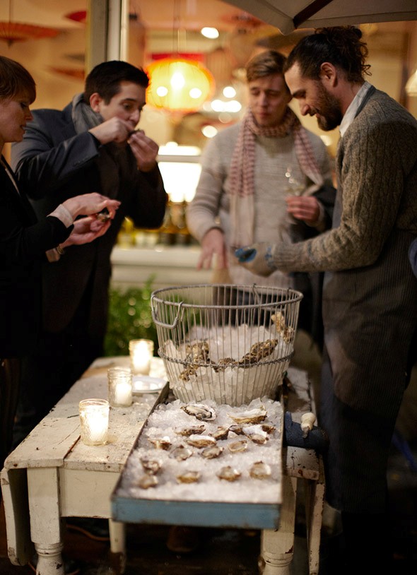 Raw oysters with Champagne vinegar mignonette