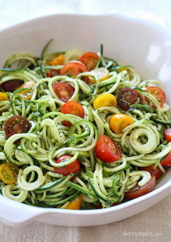 Raw spiralized zucchini noodles with tomatoes and pesto
