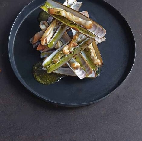 Razor clams with tarragon butter