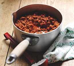 Real Bolognese sauce with fresh pasta ribbons (Tagliatelle fresche con ragù alla Bolognese)