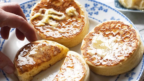 Real crumpets with leatherwood honey butter 