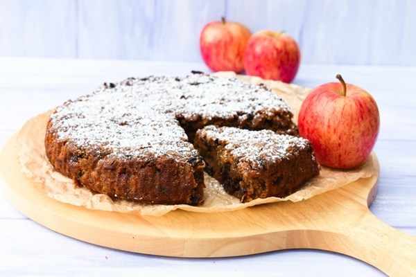  Red apple & treacle fruit cake