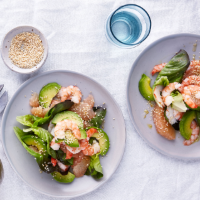 Red butterhead, grapefruit, prawn and avocado salad 