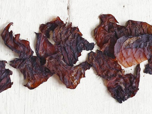 Red cabbage chips