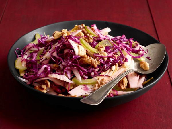 Red cabbage-endive salad