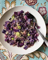 Red cabbage stir-fry with coconut