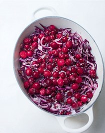 Red cabbage with cranberries