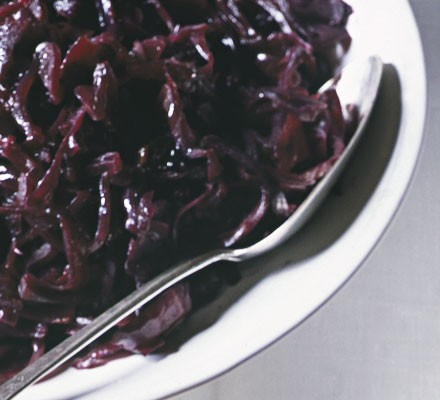 Red cabbage with prunes