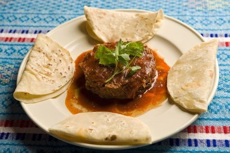Red chile barbecue sauce (Salsa de barbacoa con chile colorado)